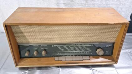 (1) Vintage West German Graetz Fantasia Radio, Model 1218