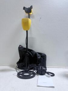 (1) Metal Detector w/ Headphones & Case