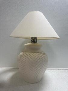 (1) Ceramic Lamp w/ Lamp Shade - 28&rdquo;Hx18&rdquo;W