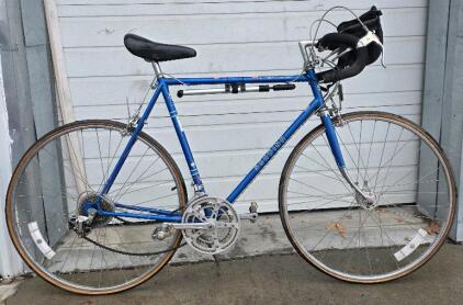 (1) Schwinn 26" Le Tour Tourist Bike, Blue
