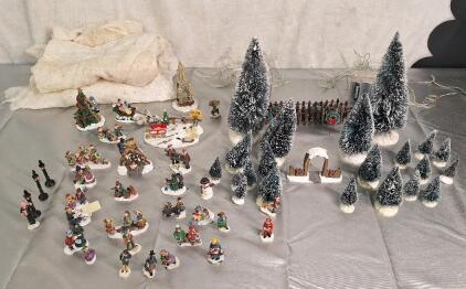 (1) Miniature Christmas Village Set