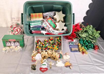 (1) Tote Of Assorted Christmas Tree Ornaments & Decor