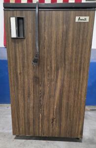(1) Avanti Mini Bar Refrigerator, With Door Storage and Small Freezer Compartment, 19"W x 20"D x 33"H 100% Working Condition, Needs Cleaning