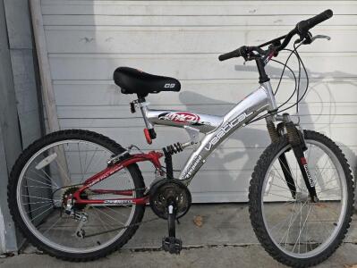 (1) Vertical 24" PK1 Aluminum 21-speed Bike, white