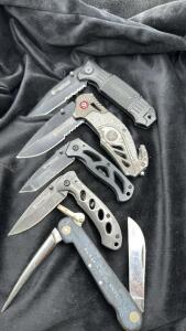 Lot Of Assorted Knives- 4 Smith&Wesson & 1 Ka-Bar Rigging Knife