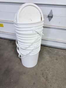 (4) White 5 Gallon Buckets With Lids