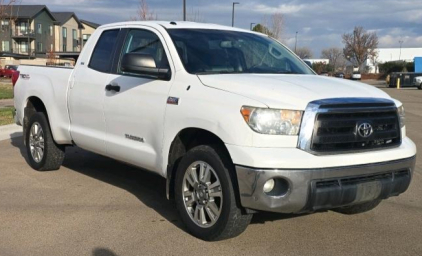 2011 TOYOTA TUNDRA - 4X4!