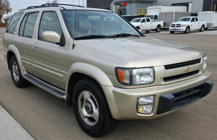 1998 INFINITI QX4 - 4X4!