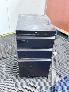 (1) Black Rolling 3 Drawer Filing Cabinet- 20&rdquo;x15&rdquo;x28&rdquo;