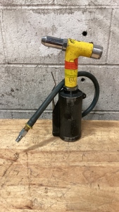 Air rivet gun