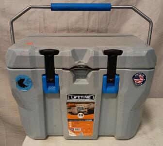 Lifetime 28 Quart High Performance Cooler. 16"x22"x14"