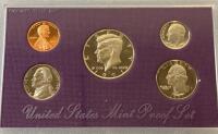 United State Mint Proof Set Including 20$ Star Note - 2