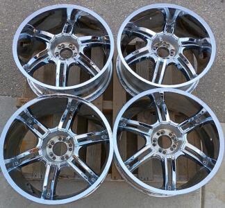 [4] 22" 10 Lug Chrome Alloy Wheels