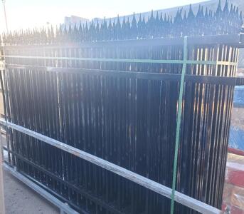 (4)IRANCH IRIF Iron Fence 111"x 64.96"