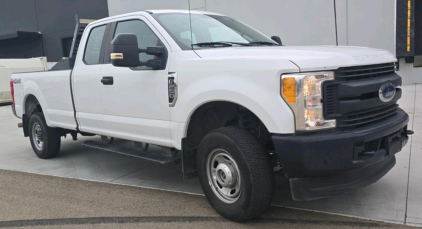 2017 FORD F-250 - 4X4!