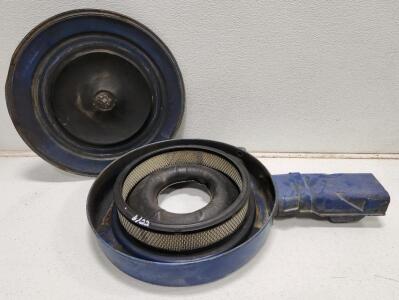 (1) Vintage 1970s Ford F-250 Air Cleaner Assembly