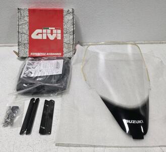 Suzuki Accessory Lot. (1) Givi D255ST Windshield for Suzuki DL1000 V-Strom (2002-2004) (1) *New* Givi E528 Monokey Rear Rack