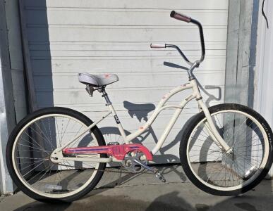 Felt 26" Cruiser-style Bike, white