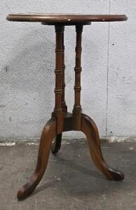 (1) Vintage Cloverleaf Leather Top Side Table 21"t x 13"w