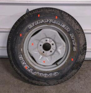 (1) P265/70R17 113S Goodyear Wrangler AT/S Tire-Like New