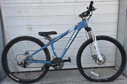 Novara 26" Pieora Bike, Blue