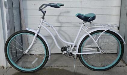Schwinn 26" Baywood Bike, white