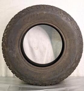 (1) Cooper Discover AT3 Tire, LT245/75R17