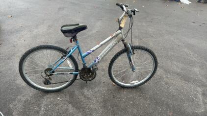 Roadmaster Women&rsquo;s Mountain Bike