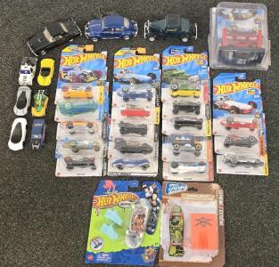 (18) Hot Wheels Car In Pack, (2) Finger Skateboards, Loose Hotwheels And Die Cast Cars