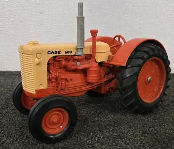 ERTL Case 600 Die-cast Model Tractor, Orange/Cream, Serial 270-8503