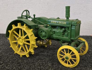 John Deere Model D Ertl Toy Tractor, Die-Cast Metal, 1:16 Scale