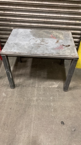 Metal work bench