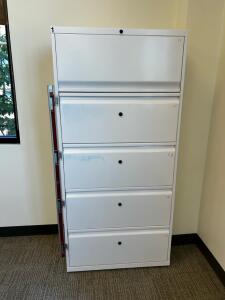 (1)5 Drawer Filing Cabinet 63inx30inx18in