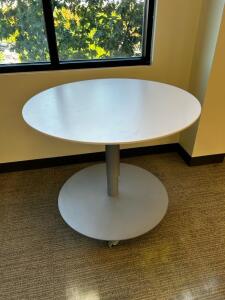 (1)3ft Round Adjustable Table With Wheels