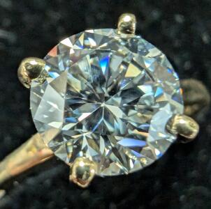$3625, 10K(1.76g), LAB DIAMOND (1.61ct)RING, size 6, appraised value $3625 CDN $2620 USD, ring resizeable for $50