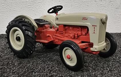 1954 Ford 640 Model Tractor, Die-cast, 1:16 Scale, Serial 2740SF00
