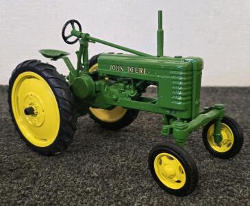 John Deere 1939 Two-Cylinder Expo Diecast Model Tractor 1:16 Scale