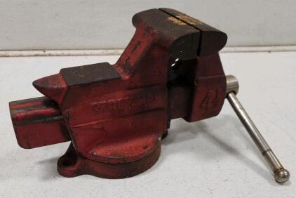 (1) Vintage Craftsman 4 1/2" Bench Vise