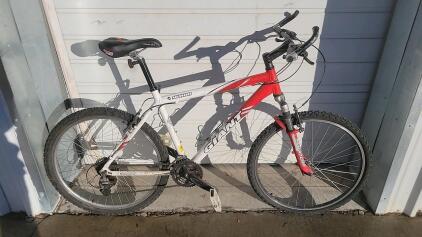 26" Yukon Giant Mtn Bike White/Red