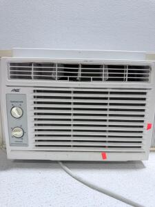 Arctic King Window Air Conditioner, 5000 BTU, Mechanical Controls