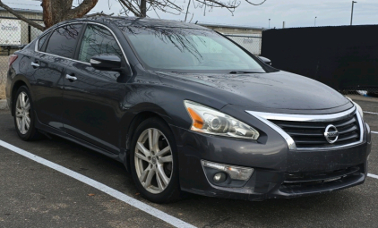 2013 NISSAN ALTIMA - GOOD TIRES!