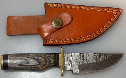 Damascus Steel Hunting Knife: Custom Wood Handle, Leather Sheath
