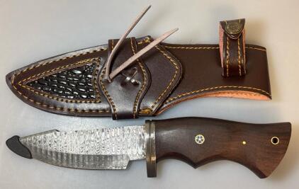 Damascus Steel Hunting Knife: Custom Wood Handle, Leather Sheath