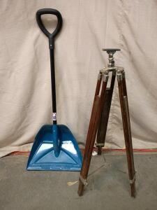 NauticalMart Vintage Style Wooden Tripod With a Chrome Finish. New 20" Snow Shovel