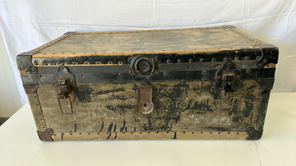 (1)Vintage Black Travelers Trunk