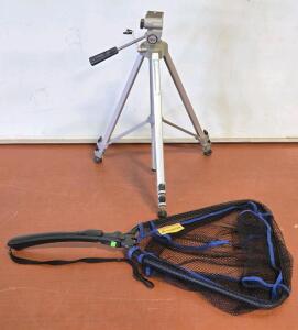 Albinar Adjustable Camera Tri-Pod & Black Paw Folding Fish Net
