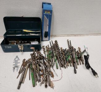 (1) Bai Feng BF-686 Automatic Power Car Antenna And Assorted Tools With Metal Tool Box