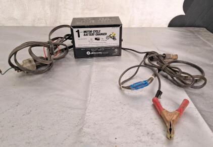 (1) Schumacher - 1amp 6v/12v Motorcycle Battery Charger