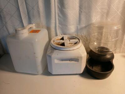 (1) 5 Gallon Plastic Jug (1) Plastic Container W/ Screw Lid (1) 2.5 Gallon Gravity Pet Waterer