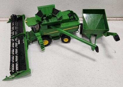 (1) Bruder John Deere S680 Combine Harvester Toy W/ John Deere Grain Cart